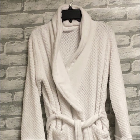 Ulta Robe - Picture 1 of 1